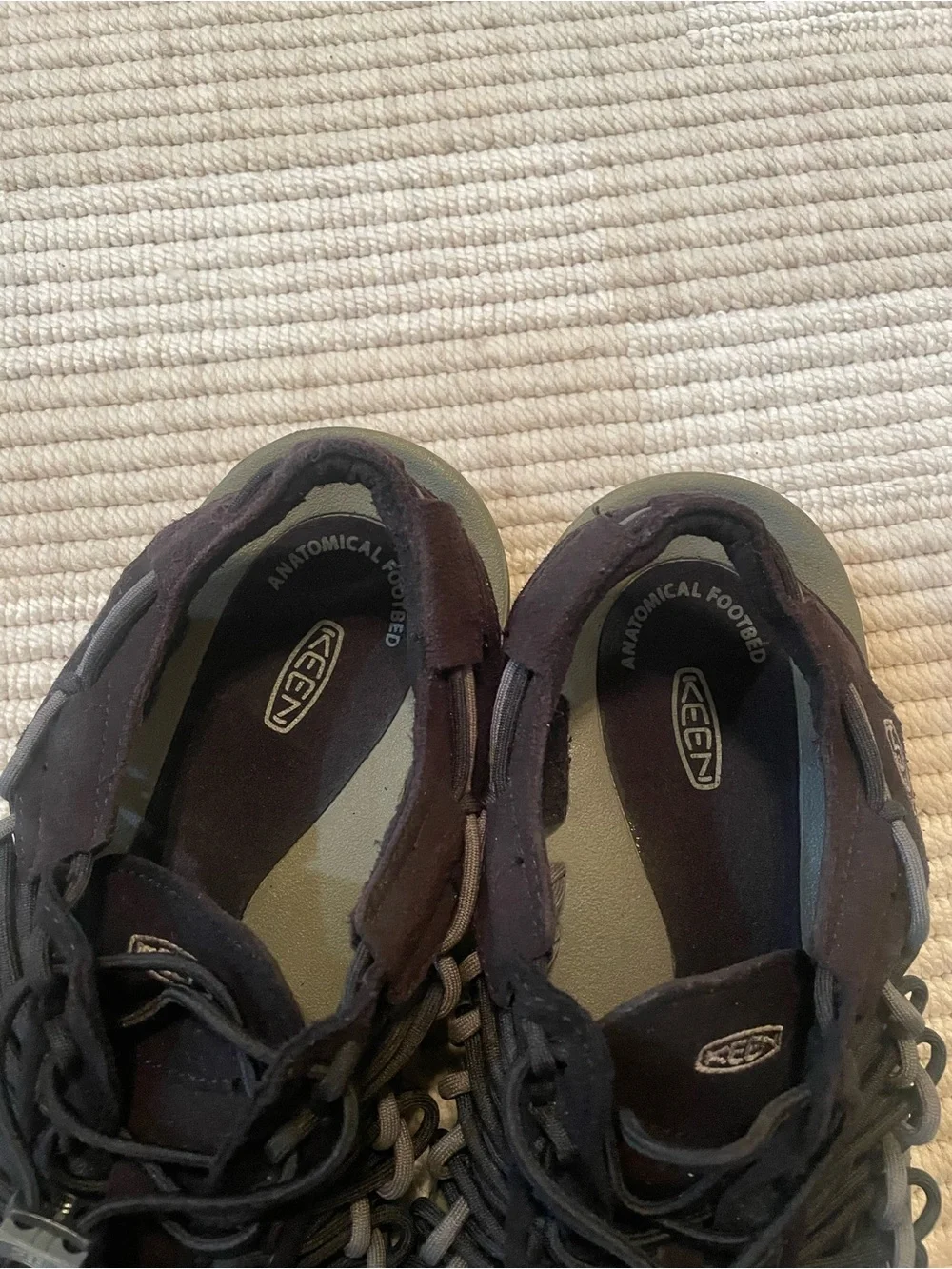 KEEN Men's Size US 10.5 Uneek Sandals Water Shoes Black & Gray
